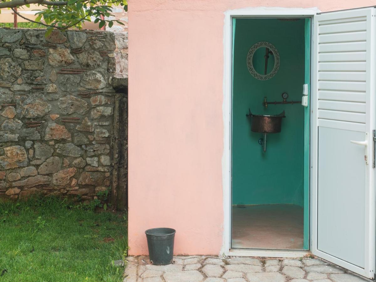 Vintage Stone-Built Country Cottage In Richea Kouloureika Exterior photo