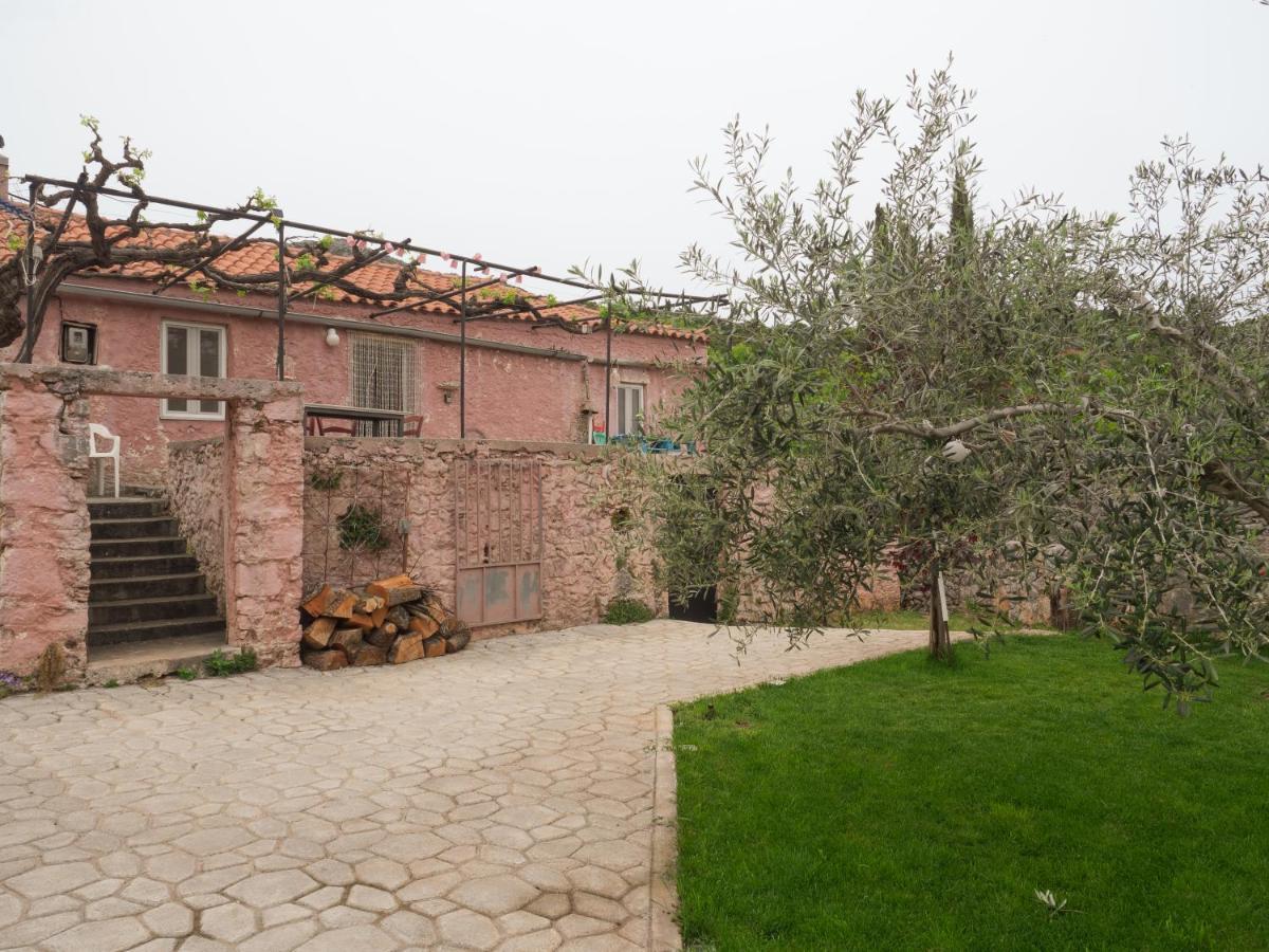 Vintage Stone-Built Country Cottage In Richea Kouloureika Exterior photo